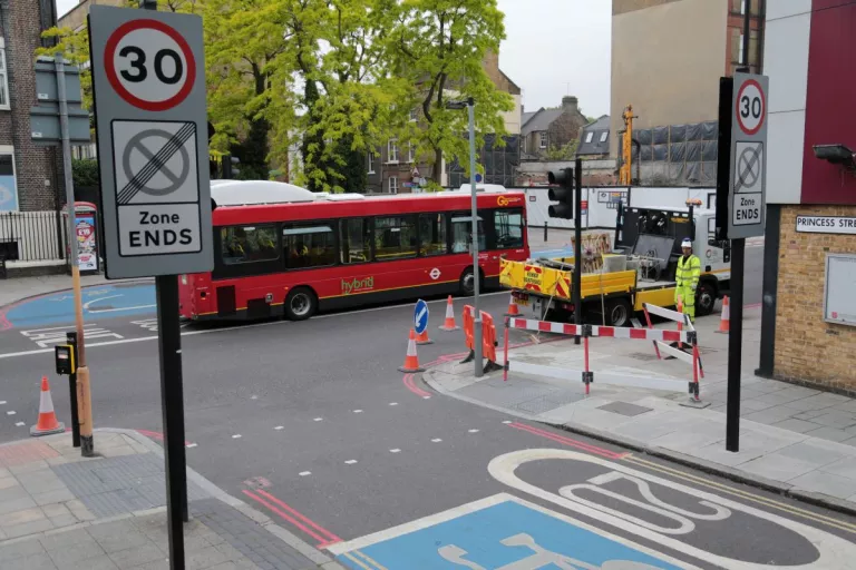 Illustration of London, United Kingdom (2013) - Renovation and maintenance contract for 250 km of roads