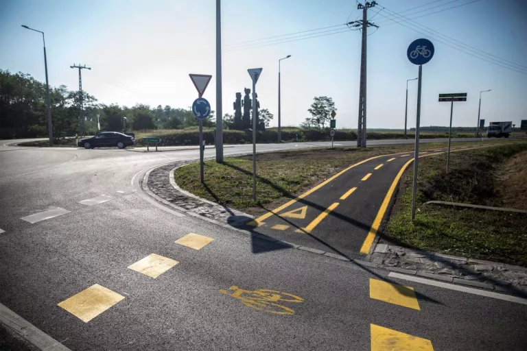 Illustration of Route M32, Hungary (2015) - Creation of an intercity cycle path