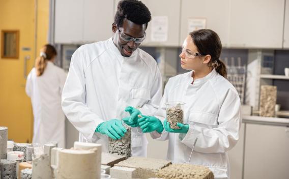 Scientifiques au Core Center